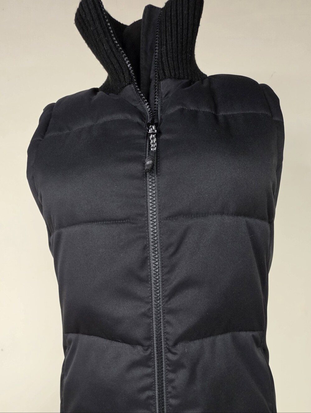 Sweaty Betty XS Black Puffer Vest Ribbed Funnel Collar Zip Gilet SB4453 0085